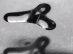 Левитација на капка вода со помош на звук