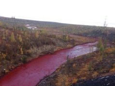 Река во Русија стана црвена како крв
