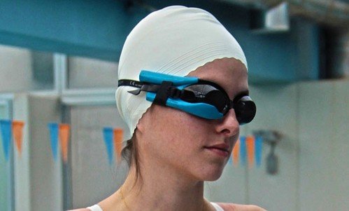 future-swimming-goggles-track-your-performance-real-time-futuristic-1