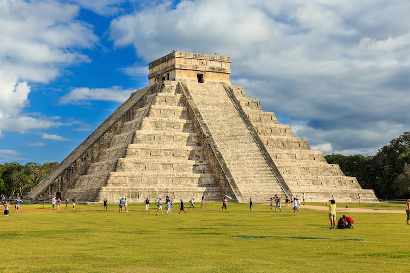 Pyramid of Kukulcan El Castillo in Chichen-Itza (Chichen Itza), Mexico