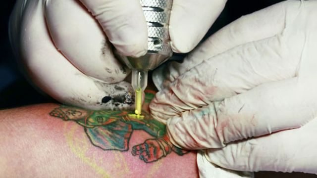 tattoo-artist-100819-02