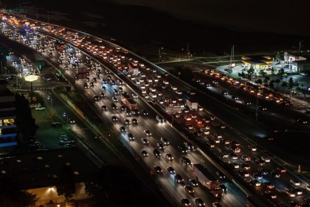 traffic-on-the-405-freeway-in-los-angeles