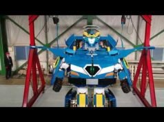 Овој робот за минута станува автомобил