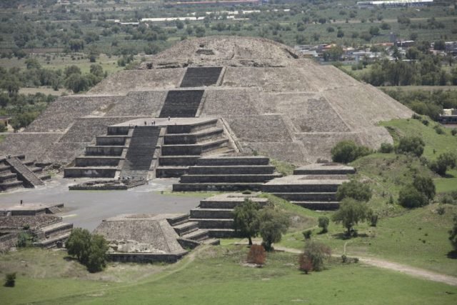 Pyramid-of-the-Moon