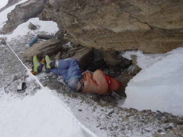 green_boots_mount_everest_20171110041452